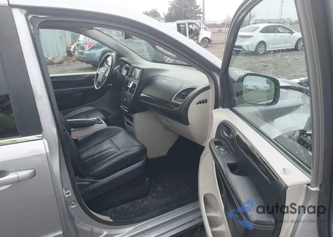 2016 Chrysler Town & Country Touring z USA, uszkodzony, nr VIN 2C4RC1BG3GR292483